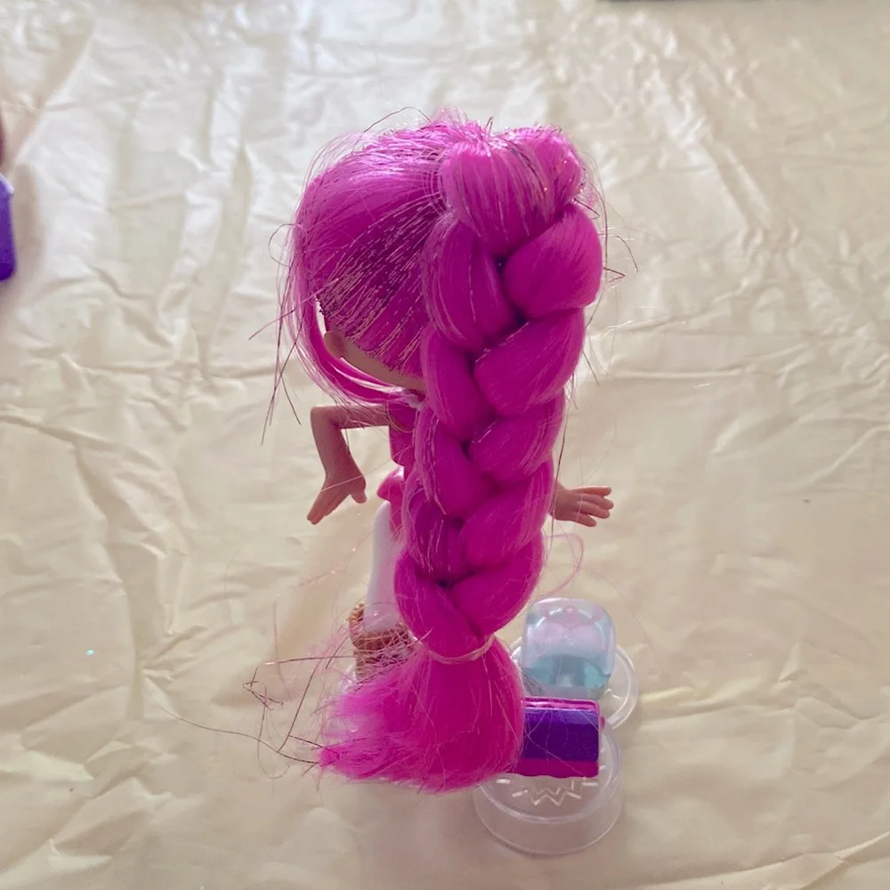 Shopkins Lippy Lulu with Iris Eyeshadow, Mindy Mirror (Stand not included).